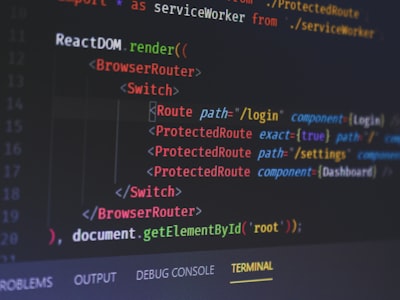 资源下载中心的界面预览，显示文档、模板等资源的图标和下载按钮